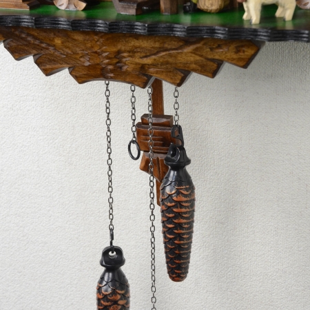 振り子と松ぼっくりが下に付きます