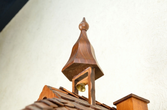 カッコーと共に鐘が動きます（チャイム音あり）